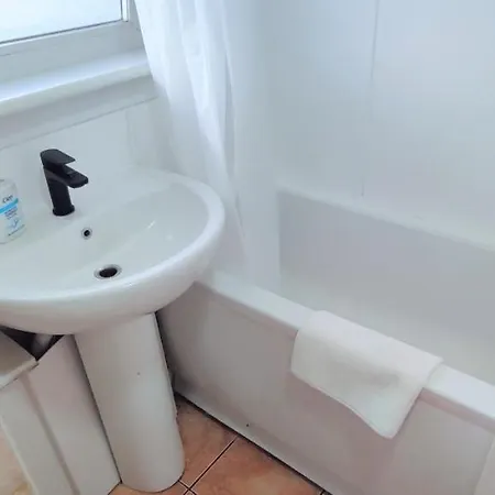 Appartement Cosy 2 Bedroom In The Heart Of - Excellent Location *