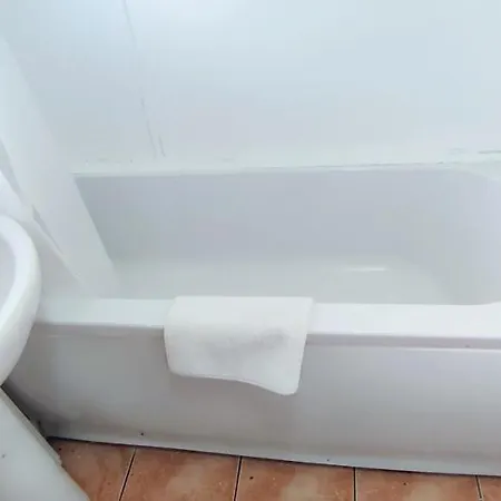 Appartement Cosy 2 Bedroom In The Heart Of - Excellent Location *