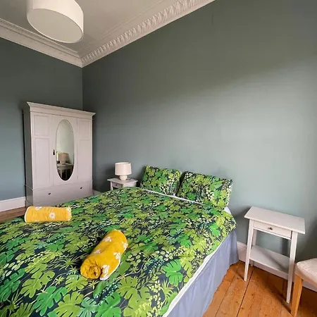 Montgomery Street Apartment *