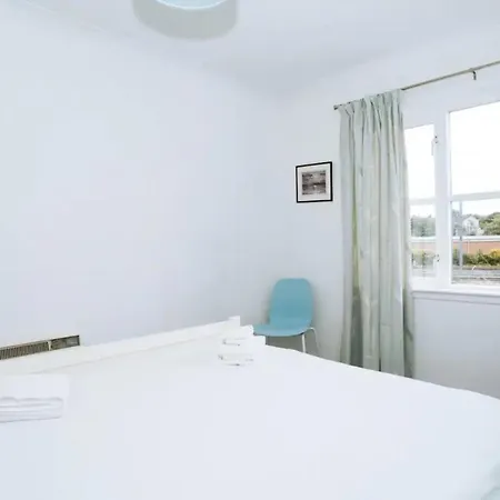 Homely 2 Bedroom Close To Haymarket Station * إدنبرة