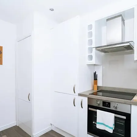 شقة Homely 2 Bedroom Close To Haymarket Station