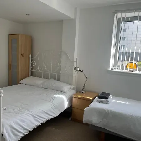 Stunning Waterfront Western Harbour Apartment *