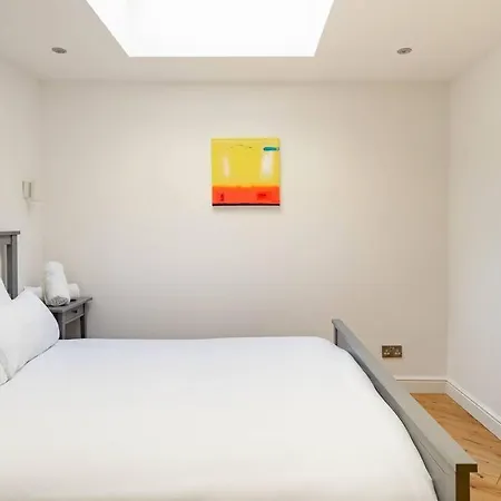 דירה Central, Bright 2 Bed Flat - Pool & Sauna אדינבורו