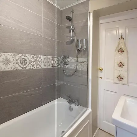 Cosy Near Centre Apartment