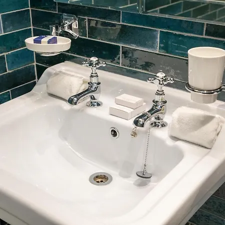 Отель Ocean Mist Leith