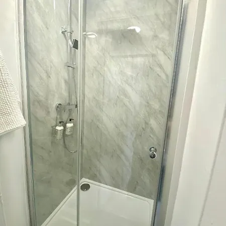 Cozy 1 Bedroom Tenement Flat Apartamento