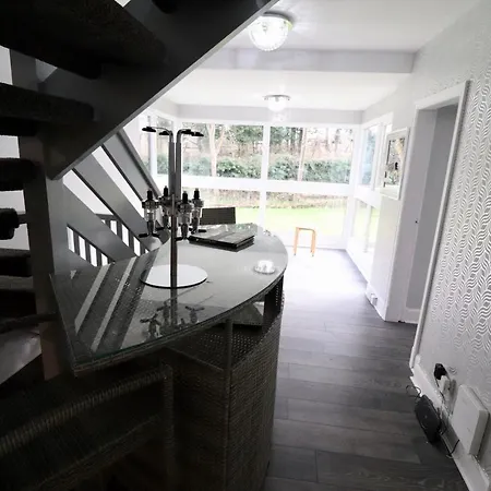 Perfect For Family Gatherings & Occasions, Sleeps 15 With Hot Tub *