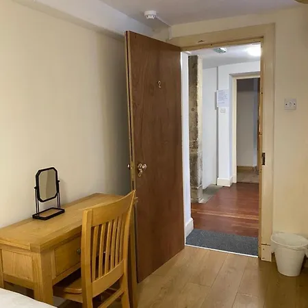 Edinb&b