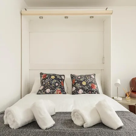 Near Usher Hall & Castle *