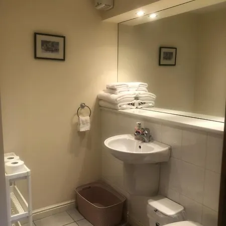 Private Parking 2 Bed 2 Bath Apartment *