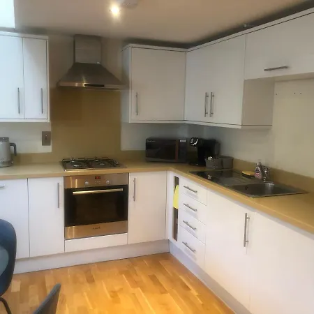 Private Parking 2 Bed 2 Bath Apartmán
