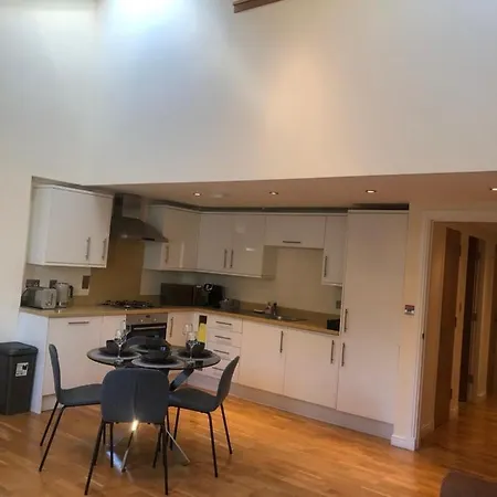 Private Parking 2 Bed 2 Bath *