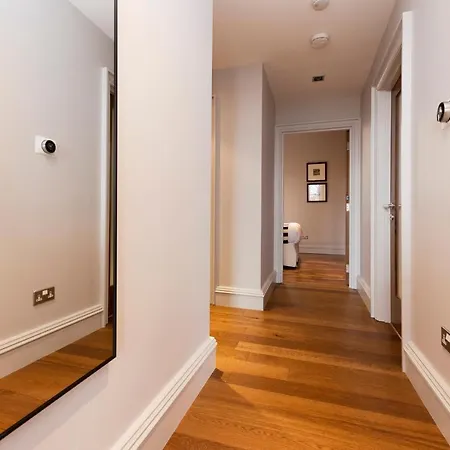 Joivy Chic 2br With Views At The Heart Of Old Town Edinburgh