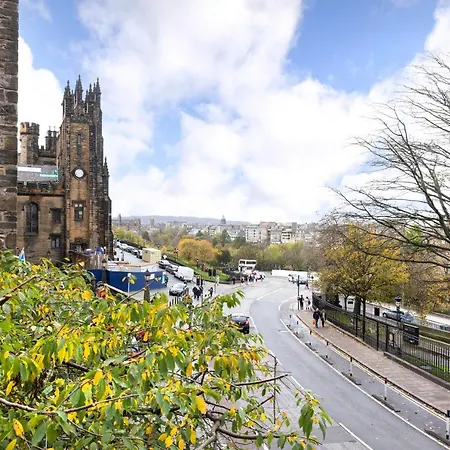 Joivy Chic 2br With Views At The Heart Of Old Town Appartement *