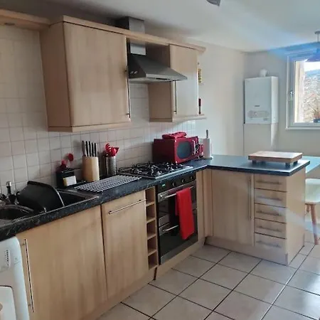 Next To The Palace And Royal Mile With Parking Edynburg