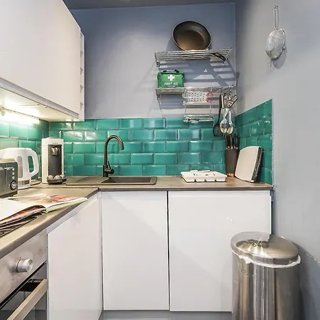 Centre 2 Bedroom Main Door アパート