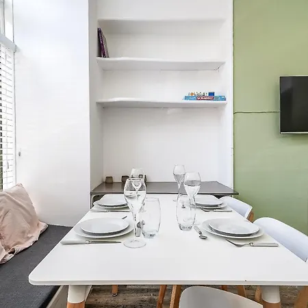 アパート Centre 2 Bedroom Main Door *