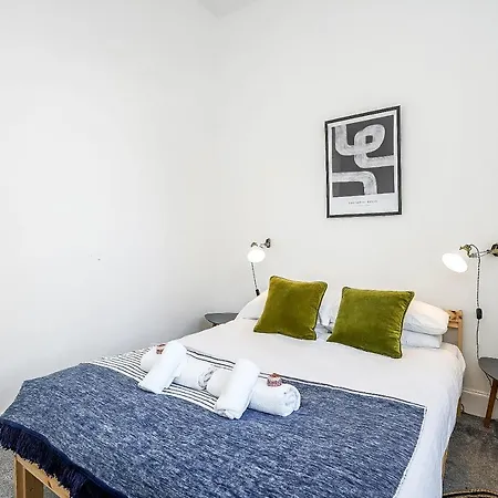 Centre 2 Bedroom Main Door * エディンバラ