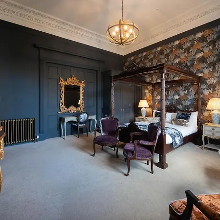No11 Boutique & Brasserie
