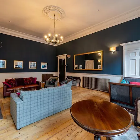 No11 Boutique & Brasserie