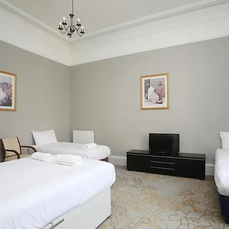 Cairn & Aparthotel Edimburgo