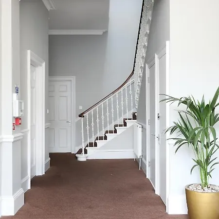 Cairn & 3* Edinburgh
