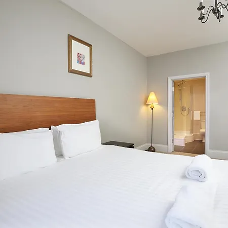 Cairn & Aparthotel Edimburgo