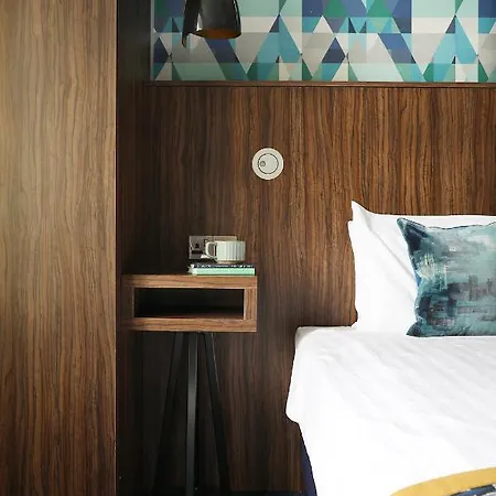 Cairn & 3* Edinburgh