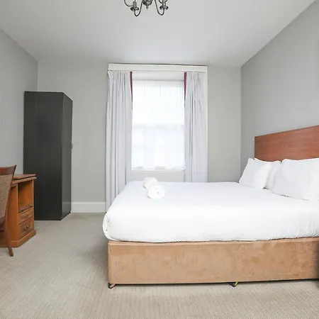 Cairn & Aparthotel Edimburgo