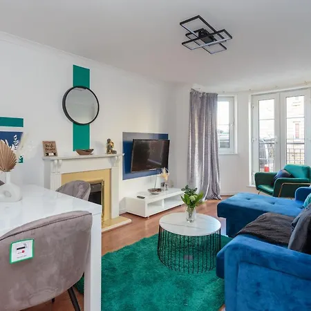 Stylish 2 Bedroom In *