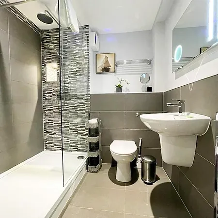 Modern 3 Bedroom Apartment, West End אדינבורו