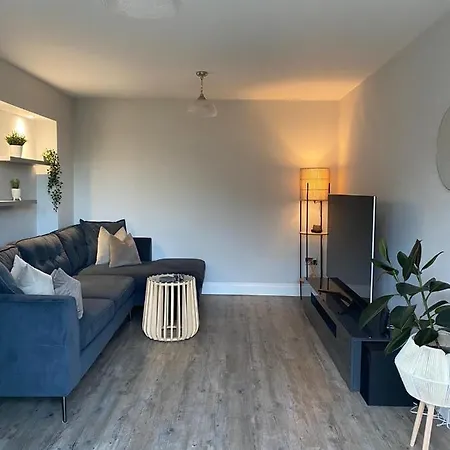 Luxurious 3 Bedroom With 2 Parking Spaces Holiday home Edinburgh