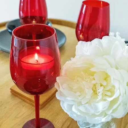 Modern 1br Flat - Free Parking + Lift