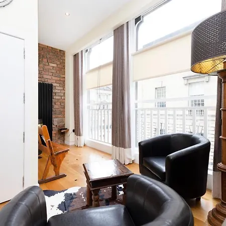 Joivy 1 Bed Flat In Old Town, Next To St Giles Cathedral *