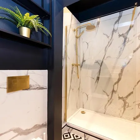 Joivy Bright And Modern Flat With Desk * Edynburg