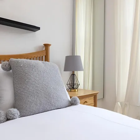 Joivy Bright And Modern Flat With Desk * Edynburg