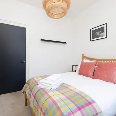 Joivy Bright And Modern Flat With Desk *