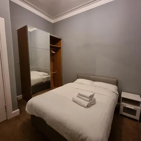 Bright 3 Bedroom Apartment *