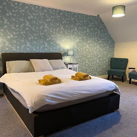 - With Balcony And Secure Garage Parking Appartement Édimbourg