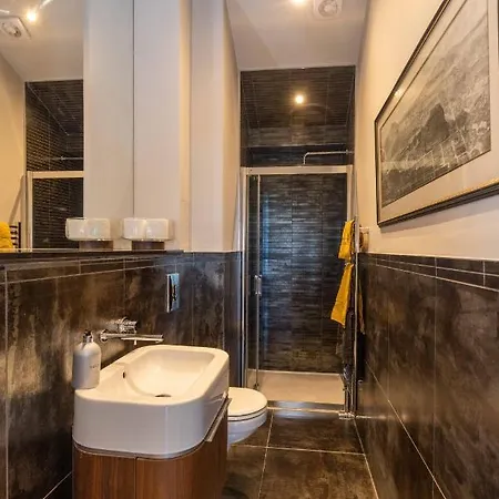 Joivy Beautiful Penthouse With Terrace & Jacuzzi דירה אדינבורו