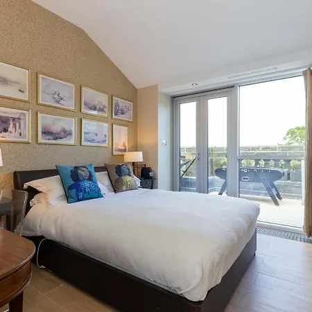 Joivy Beautiful Penthouse With Terrace & Jacuzzi דירה