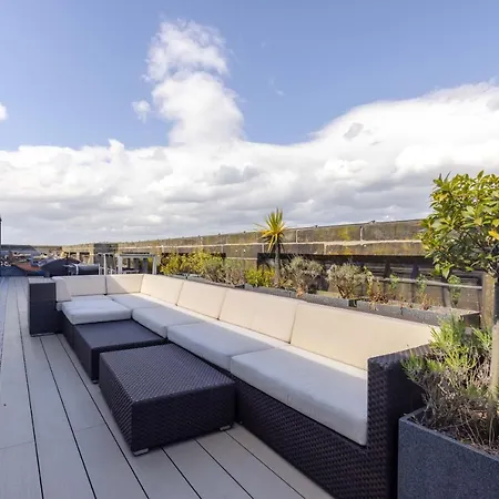 Joivy Beautiful Penthouse With Terrace & Jacuzzi