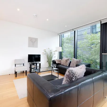 Altido Elegant Flat Near The Meadows With Parking Apartment EDI