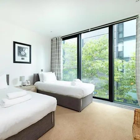 Altido Elegant Flat Near The Meadows With Parking