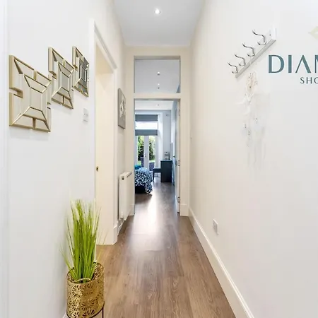 Daire Spacious 1 Bed Ground Floor With Garden