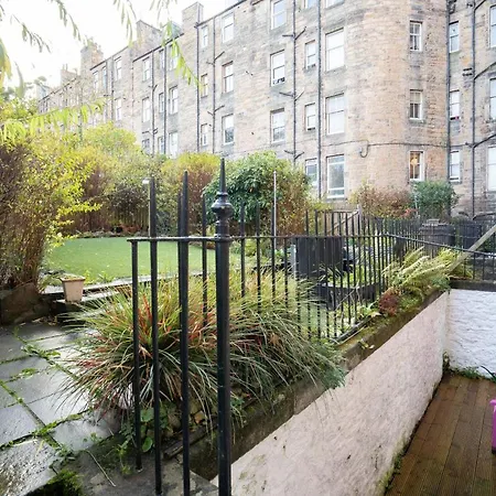 Special Basement Close To The Meadows Апартаменты