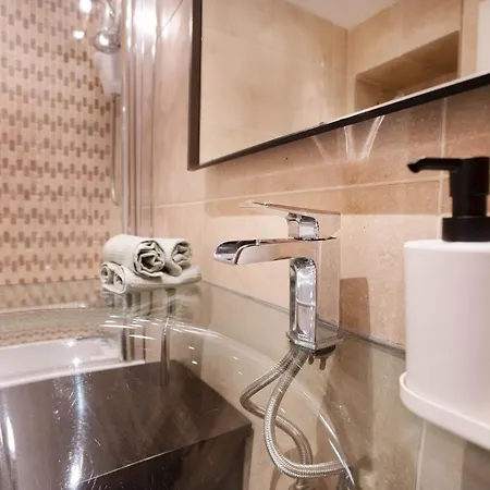 Special Basement Close To The Meadows Апартаменты *