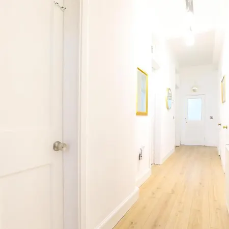 Апартаменты Stunning Modern 3 Bedroom