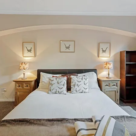 Elegant & Unique Getaway - Spacious 3 Bedroom, 2 Bathroom Centre - Free Allocated Parking. Appartement