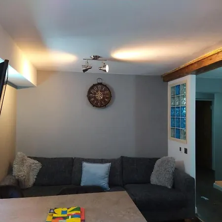 Lovely 2 Bedroom B-listed Converted Whisky Bond Edinburg